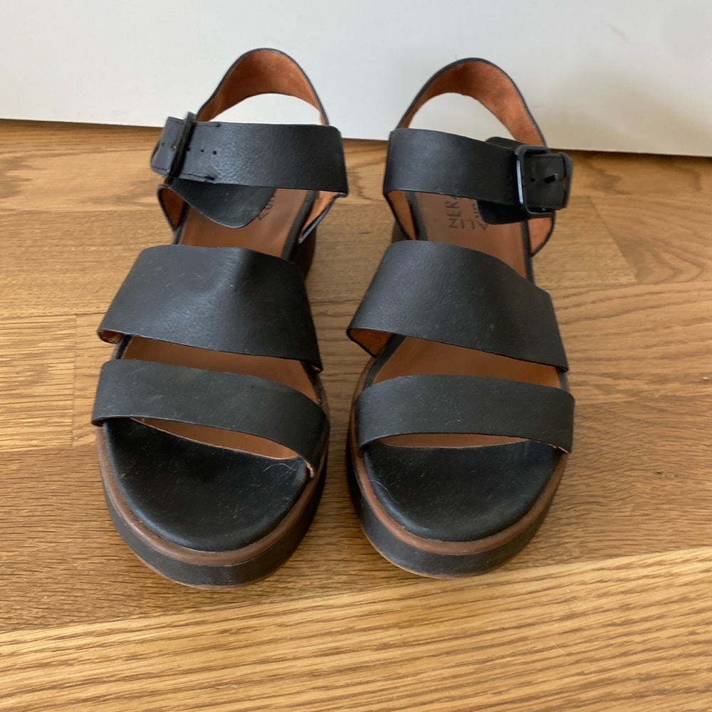 Naturalizer black sandals